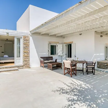 White House With Bbq In Paros Apartment *